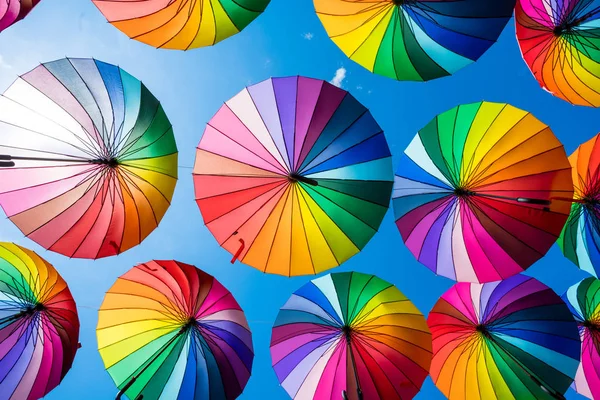 Ουράνιο τόξο ομπρέλα πολύχρωμο ουράνιο τόξο — Φωτογραφία Αρχείου