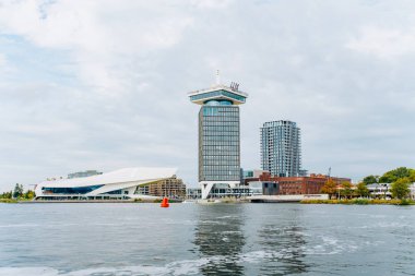 Yüksek Amsterdam'da ile salıncak ayakta bina A'dam Healing Tower-