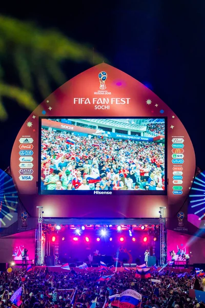 Soçi, Rusya - 7 Temmuz 2018: Futbol taraftarları kare. S