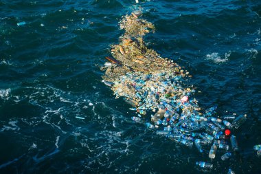 Plastik su şişeleri kirletmez okyanus