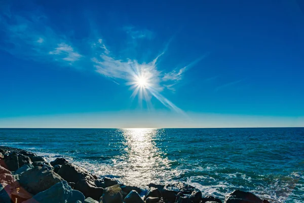 Een zonnige dag op de Oceaan — Stockfoto