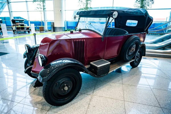 MOSCÚ, RUSIA - 27 DE MAYO DE 2019: Renault NN construido en el año 1927 vin —  Fotos de Stock