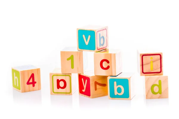 Des cubes de jouets. Collection bébé. Lettres ABC en jouets pour bébés — Photo