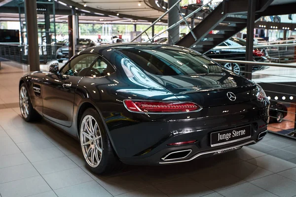 Tyskland, Düsseldorf 17 juli, 2019: den nya moderna Mercedes-Benz — Stockfoto