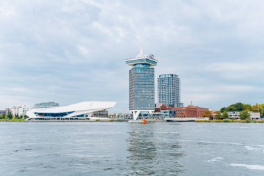 Yüksek Amsterdam'da ile salıncak ayakta bina A'dam Healing Tower-