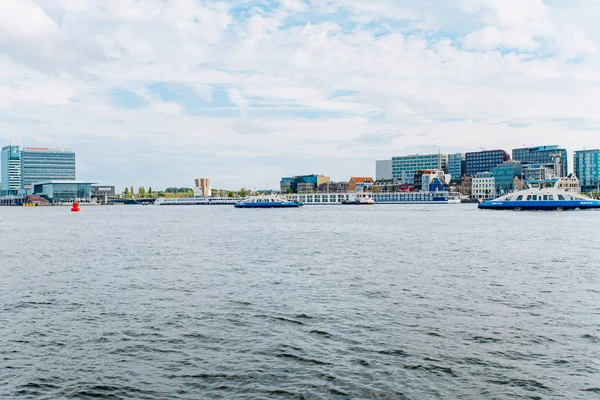 Vista panorâmica de Amsterdã do barco — Fotografia de Stock