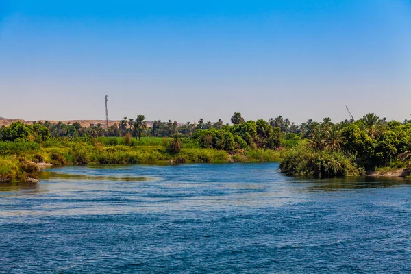 Río Nilo en Egipto. La vida en el río Nilo —  Fotos de Stock