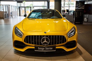 Almanya, Düsseldorf 17 Temmuz 2019: yeni modern Mercedes-Benz 