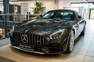 Almanya, Düsseldorf 17 Temmuz 2019: yeni modern Mercedes-Benz 