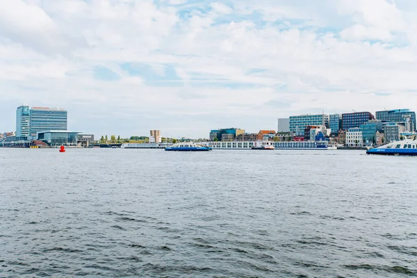 Vista panorâmica de Amsterdã do barco — Fotografia de Stock