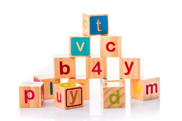 Speelgoed kubussen. Baby collectie. ABC letters gemaakt van BABYSPEELGOED — Stockfoto