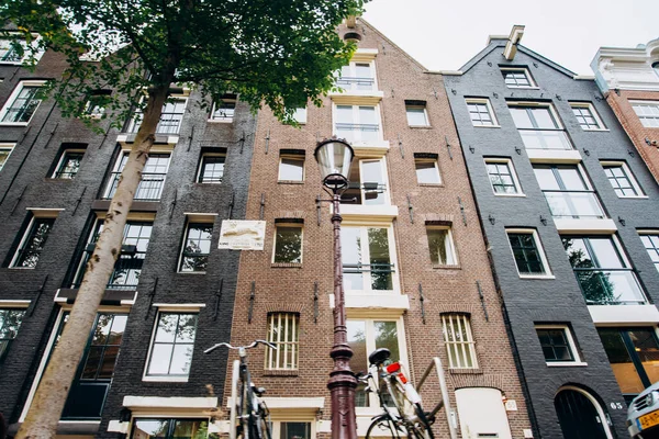 Amsterdam, Netherlands September 5, 2017: canals and rivers. City landscape. Tourist place. Sights. — Stock Photo, Image