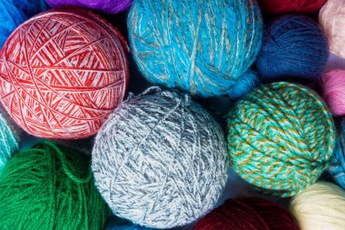 yün iplik top. Renkli konu iğne işi için. Renkli kumaş