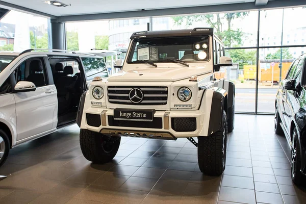Almanya, Düsseldorf 17 Temmuz 2019: yeni modern Mercedes-Benz 