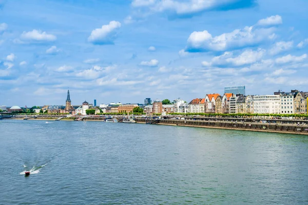 Vista aérea de Duesseldorf en Alemania - Europa — Foto de Stock