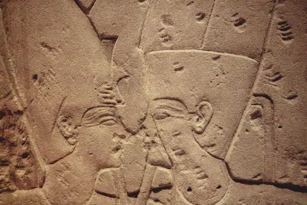 Primer plano de los jeroglíficos egipcios en la pared —  Fotos de Stock