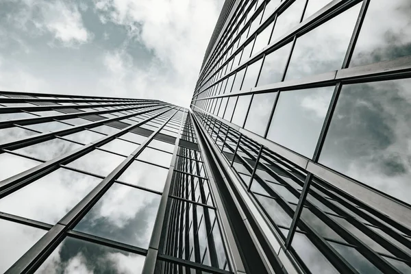 ビジネスセンター地区の高層ビルのガラス面 — ストック写真