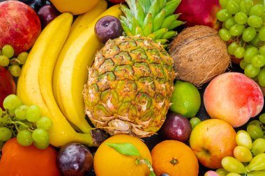 Bir sürü farklı meyveli kompozisyon. egzotik meyveler