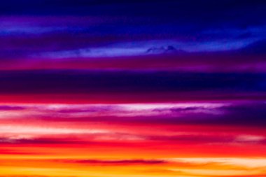  Ateşli turuncu günbatımı gökyüzü. Güzel gökyüzü. 