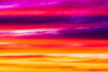  Ateşli turuncu günbatımı gökyüzü. Güzel gökyüzü. 