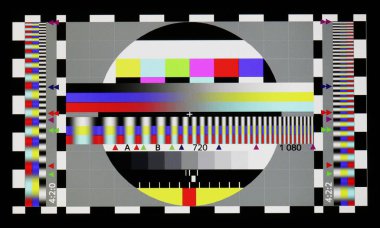 Vilnius, Litvanya - 15 Mayıs 2018: Fotoğraf çekim standart endüstriyel renkli televizyon test sayfası telefonda zavallı seri üretim Nous marka modern smat Çözünürlük 1280 x 720 piksel. 