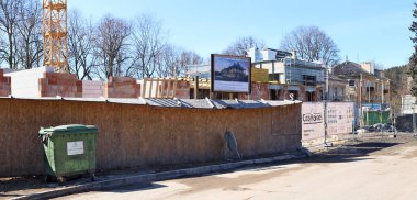 Vilnius, Litvanya - 24 Mart 2018: Zverinas'ın tarihi semtinde Birutes Caddesi'nde yeni bir apartman Inşaatı (hayvanat bahçesi))