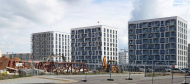 Vilnius, Litvanya - 19 Temmuz 2018: Modern standart beton binalar inşaat bir küçük büyük alanda Pilaite ev sahipliği yapmaktadır. Ana yüklenici en büyük inşaat Gabriela şirketidir