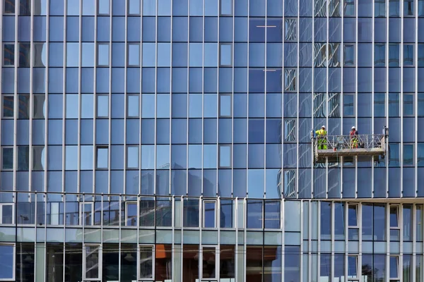 Enormi Pareti Vetro Del Moderno Edificio Uffici Riparato Lava Alpinista — Foto Stock