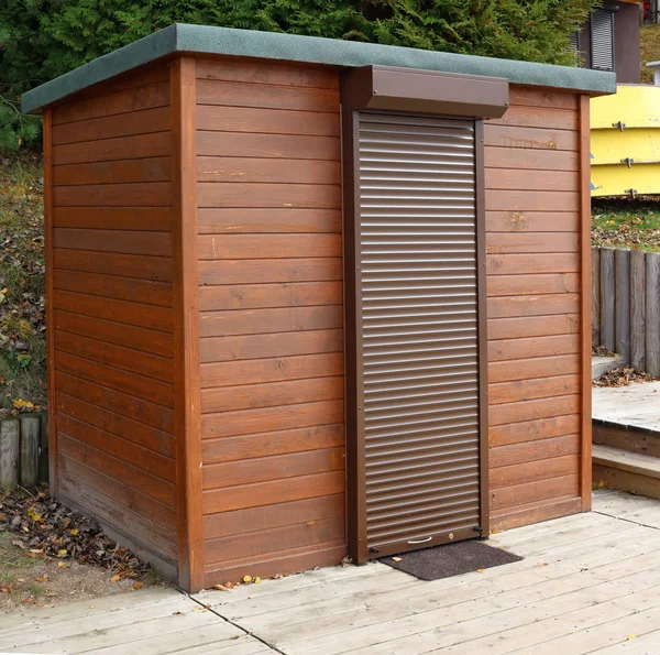 Creative Wooden Beach Toilet Armored Blinds Door Outdoor Autumn Landscape — Stock Photo, Image
