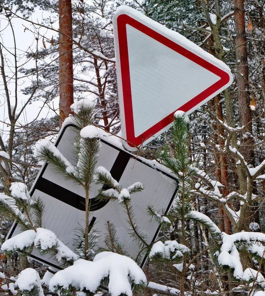 Las Señales Tráfico Caen Bajo Peso Nieve Frío — Foto de Stock