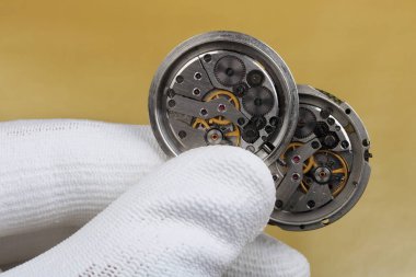 Onarım ve restorasyon eski mekanik saatler makro kavramı kirli kırık