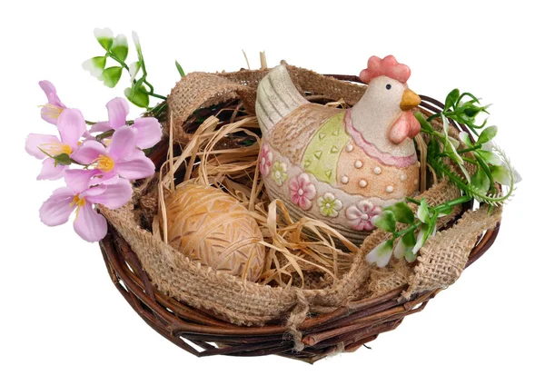 Osternest Mit Keramik Huhn Und Holzeier Isoliert Auf Weißem Studio — Stockfoto