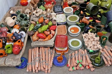 Geleneksel Litvanya ev yapımı kil Easters oyuncaklar ve hediyeler  