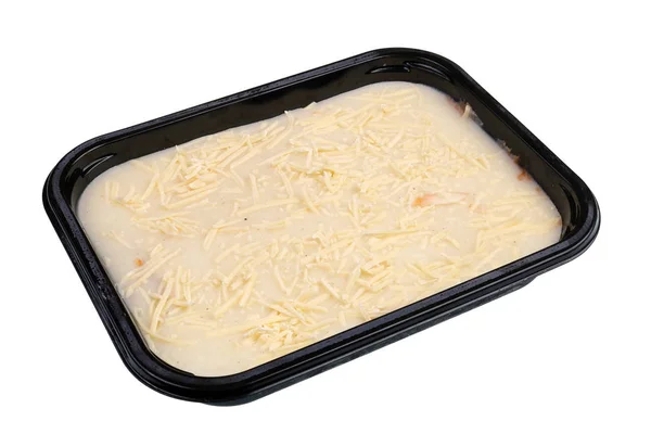 Lasagne quadrate piccole congelate a basso costo in scatola di plastica nera isola — Foto Stock