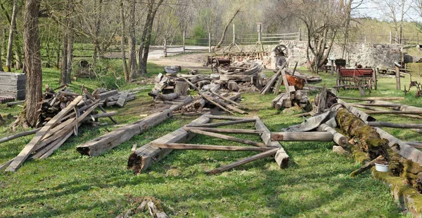 Archeologische opgravingen en studies van houten ruïnes in een oude — Stockfoto