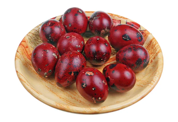 Αγροτικά αυγά αυγό ορτύκια βραστά σε κόκκινο κρεμμύδι φλούδες — Φωτογραφία Αρχείου