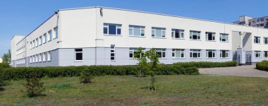 Eski okul binası modern teknoloji kullanılarak yenilendi.