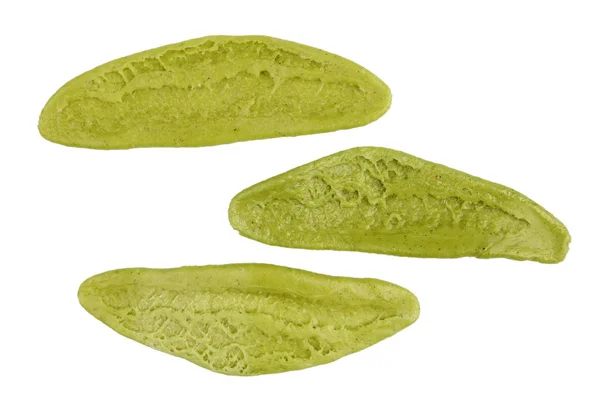 Grüne blattförmige Nudeln aus Eiern und Spinatmehl isolieren — Stockfoto