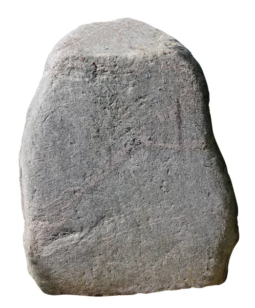 Hosszú, függőleges nagy mohás emlékmű a durva vörös gránit kő — Stock Fotó