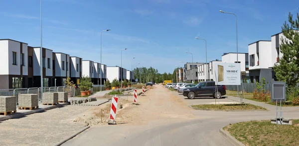 La nueva casa de campo estándar moderno para la familia joven en Kings str — Foto de Stock