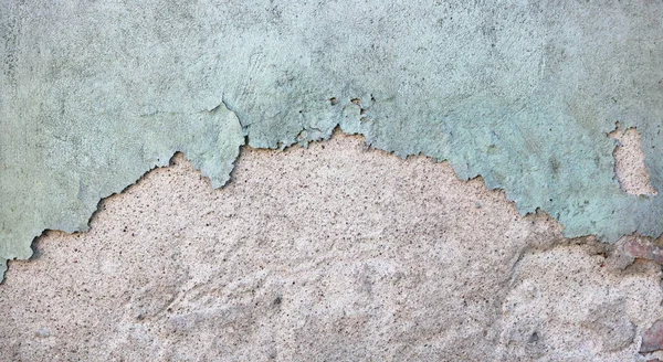 Zwei Fragmente der Hauswand sind mit grünem Sand bedeckt — Stockfoto