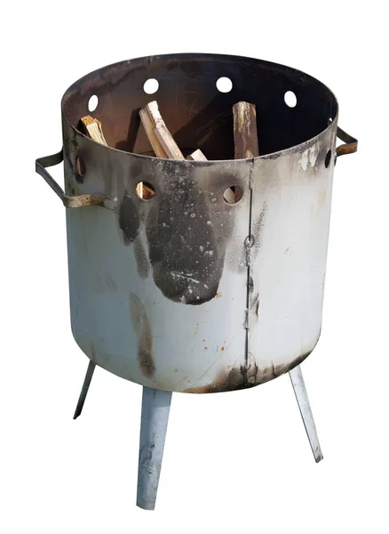 Eisenzylinder Mit Holz Zum Kochen Von Fleisch Auf Feuer Isoliert — Stockfoto