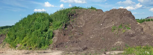 Hill Rustic Black Soil Earth Background Summer Sky Panorama — Stock Photo, Image