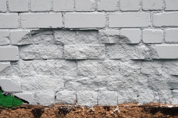 Baksteen Muur Defect Overschilderd Met Witte Verf — Stockfoto