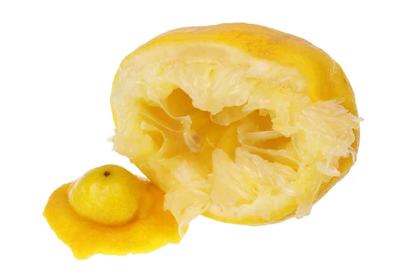 将来の概念の食品 古い圧迫レモン果実 白スタジオマクロに分離 — ストック写真
