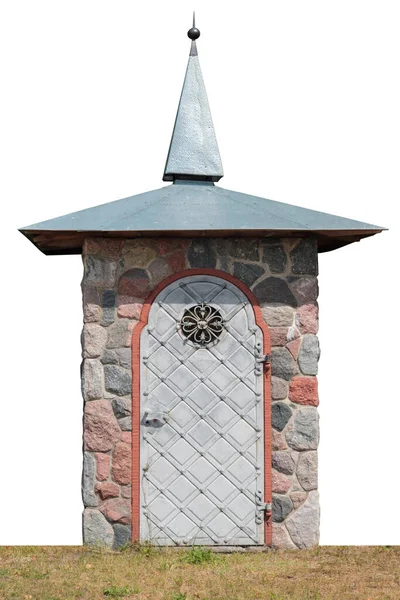 白を基調としたヴィンテージスタイルの石造りの小さな素朴な納屋 — ストック写真