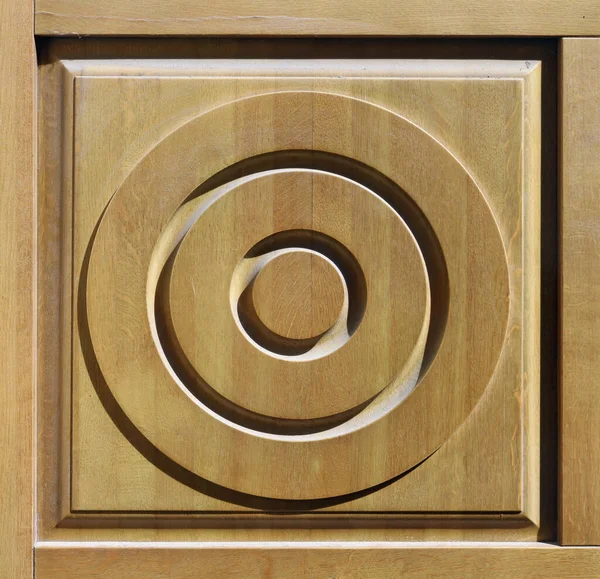 Tür Aus Eichenholz Mit Konzentrischen Kreisen Verziert — Stockfoto