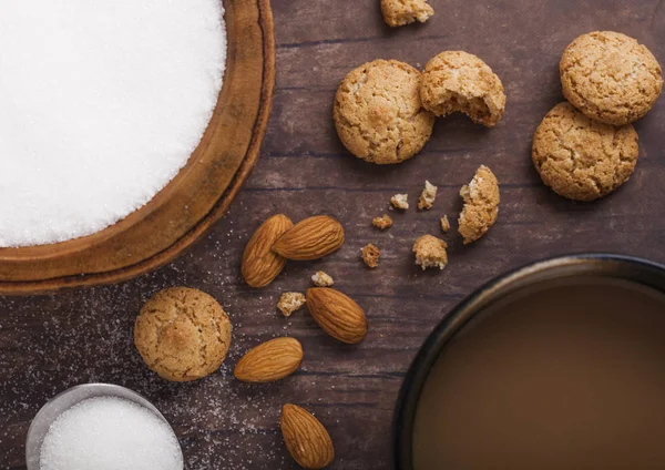 Hausgemachte Mandelkekse Mit Cappuccino Und Schüssel Zucker — Stockfoto