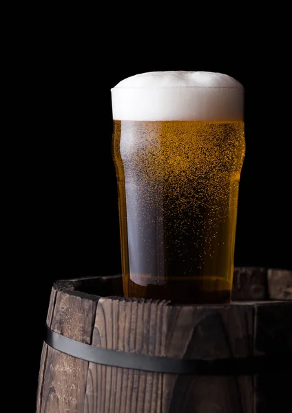 Cold Glass Craft Beer Old Wooden Barrel Black Background — Stock Photo, Image