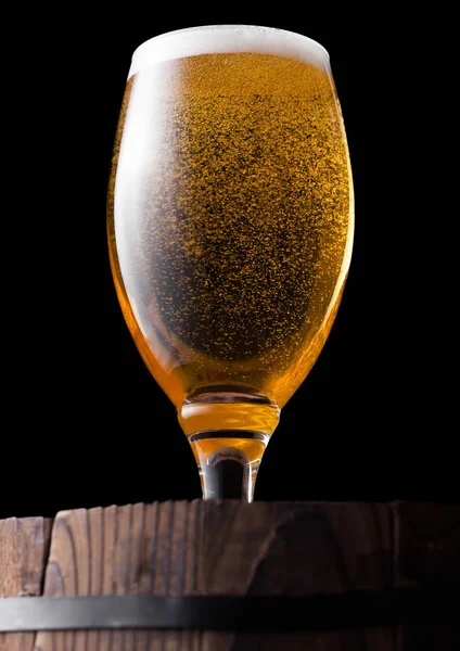Cold Glass Craft Beer Old Wooden Barrel Black Background — Stock Photo, Image